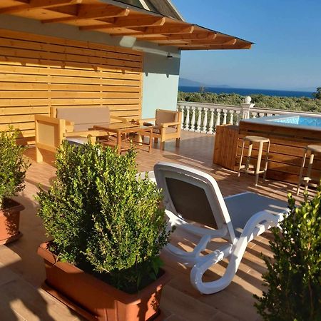 Irini'S Guesthouse Qeparo Exterior photo