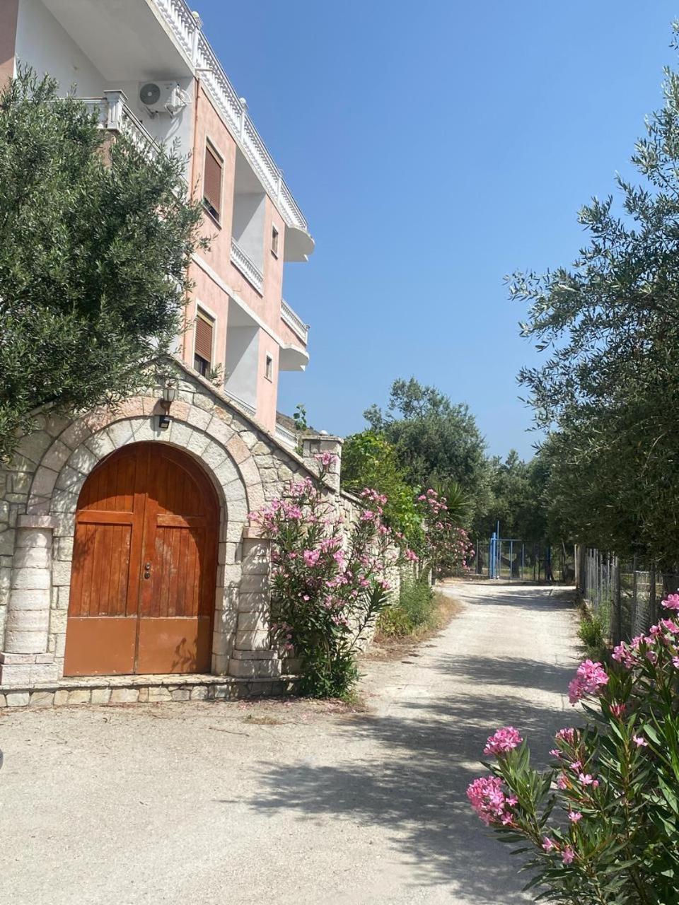 Irini'S Guesthouse Qeparo Exterior photo